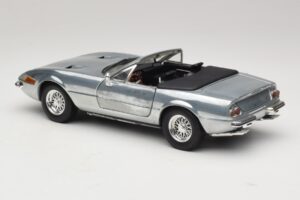 Ferrari 365 GTS Chrome Silver Hot Wheels 1:18 25738 Метал — снимка 7 от 8