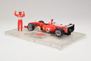 Ferrari F2004 #1 M. Schumacher F1 World Champion 2004 С Състезателен Костюм Hot Wheels 1:18 B66221 Метал — снимка 5 от 6