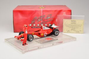 Ferrari F2004 #1 M. Schumacher F1 World Champion 2004 С Състезателен Костюм Hot Wheels 1:18 B66221 Метал — снимка 6 от 6