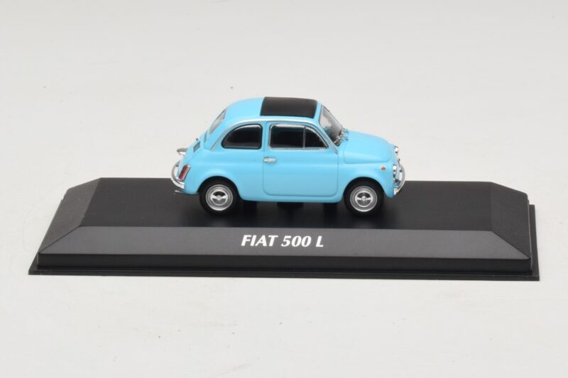 Fiat 500 L Син Maxichamps 1:43 940121601 Метал
