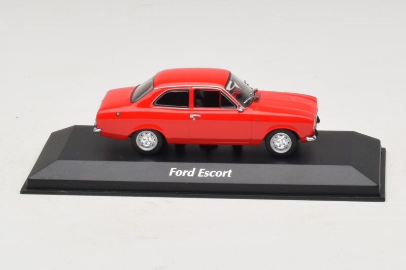 Ford Escort Mk1 Червен Maxichamps 1:43 940081001 Метал