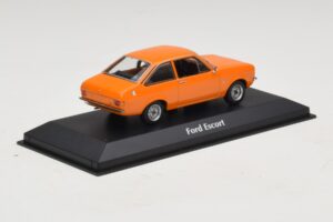 Ford Escort Mk2 Оранжев Maxichamps 1:43 940084101 Метал — снимка 2 от 5