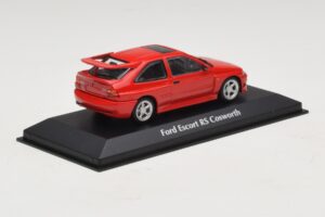 Ford Escort RS Cosworth Червен Maxichamps 1:43 940082100 Метал — снимка 2 от 5