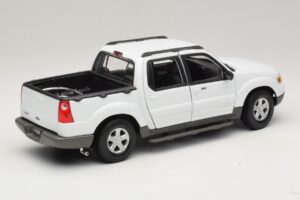 Ford Explorer Sport Trac Бял Maisto 1:18 36891 Метал — снимка 3 от 8