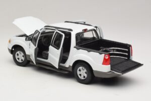 Ford Explorer Sport Trac Бял Maisto 1:18 36891 Метал — снимка 5 от 8
