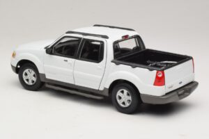 Ford Explorer Sport Trac Бял Maisto 1:18 36891 Метал — снимка 7 от 8