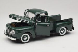 Ford F-1 Зелен Road Legends 1:18 92218 Метал — снимка 2 от 8