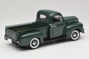 Ford F-1 Зелен Road Legends 1:18 92218 Метал — снимка 3 от 8