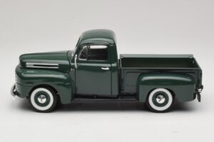 Ford F-1 Зелен Road Legends 1:18 92218 Метал — снимка 4 от 8