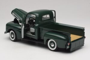 Ford F-1 Зелен Road Legends 1:18 92218 Метал — снимка 5 от 8