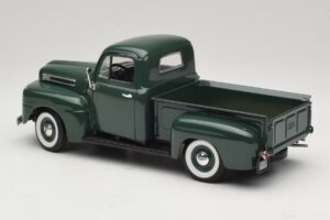 Ford F-1 Зелен Road Legends 1:18 92218 Метал — снимка 7 от 8