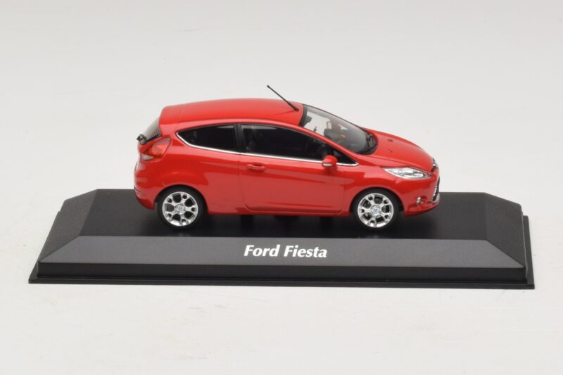 Ford Fiesta Mk7 Червен Maxichamps 1:43 940088000 Метал