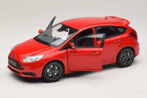 Ford Focus ST Mk2 Червен Minichamps 1:18 110082002 Метал — снимка 2 от 8