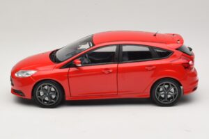 Ford Focus ST Mk2 Червен Minichamps 1:18 110082002 Метал — снимка 4 от 8