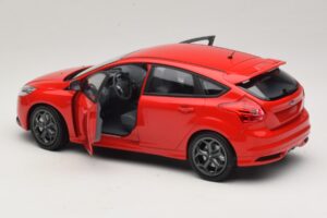 Ford Focus ST Mk2 Червен Minichamps 1:18 110082002 Метал — снимка 5 от 8