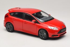 Ford Focus ST Mk2 Червен Minichamps 1:18 110082002 Метал — снимка 6 от 8
