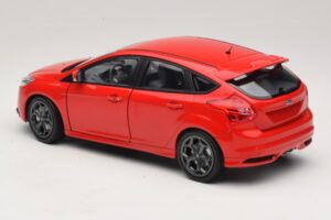Ford Focus ST Mk2 Червен Minichamps 1:18 110082002 Метал — снимка 7 от 8