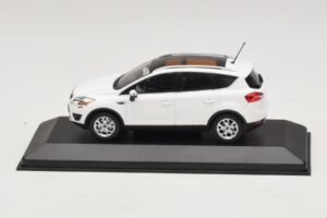 Ford Kuga Mk1 Бял Дилърско Издание Minichamps 1:43 KUGA002 Метал