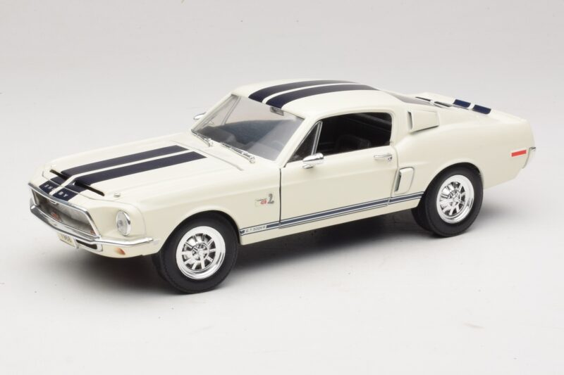 Ford Shelby GT500KR Бял Road Legends 1:18 92168 Метал