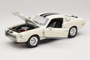 Ford Shelby GT500KR Бял Road Legends 1:18 92168 Метал — снимка 2 от 8