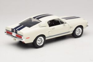 Ford Shelby GT500KR Бял Road Legends 1:18 92168 Метал — снимка 3 от 8
