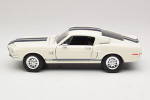 Ford Shelby GT500KR Бял Road Legends 1:18 92168 Метал — снимка 4 от 8