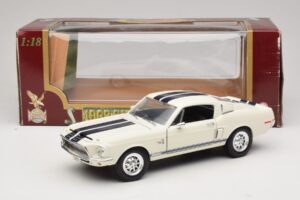 Ford Shelby GT500KR Бял Road Legends 1:18 92168 Метал — снимка 8 от 8