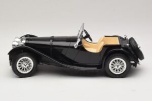 Jaguar SS100 Родстер Черен Bburago 1:18 3006-M3 Метал — снимка 3 от 6