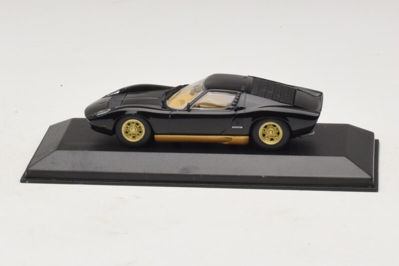 Lamborghini Miura P400 Черен Minichamps 1:43 Lamborghini Miura P400 Черен Minichamps 1:43 430103004 Метал