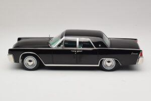 Lincoln Continental Черен KK-Scale 1:18 KKDC181483 Метал — снимка 3 от 6