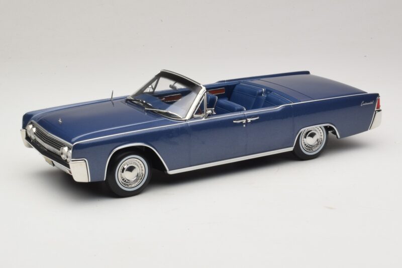 Lincoln Continental Convertible Синьо Металик The Lincoln Lawyer KK-Scale 1:18 KKDC181522 Метал