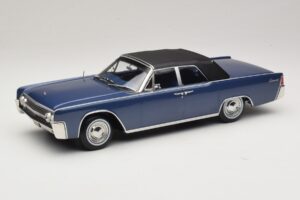 Lincoln Continental Convertible Синьо Металик The Lincoln Lawyer KK-Scale 1:18 KKDC181522 Метал — снимка 2 от 7