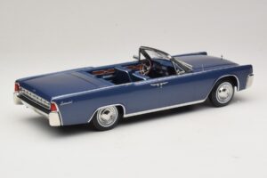 Lincoln Continental Convertible Синьо Металик The Lincoln Lawyer KK-Scale 1:18 KKDC181522 Метал — снимка 3 от 7