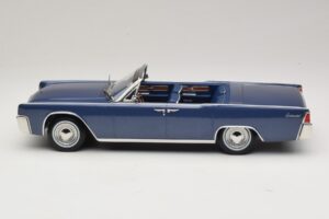 Lincoln Continental Convertible Синьо Металик The Lincoln Lawyer KK-Scale 1:18 KKDC181522 Метал — снимка 4 от 7