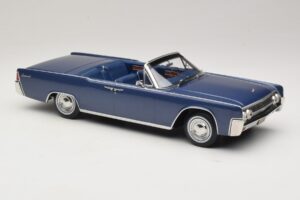 Lincoln Continental Convertible Синьо Металик The Lincoln Lawyer KK-Scale 1:18 KKDC181522 Метал — снимка 5 от 7