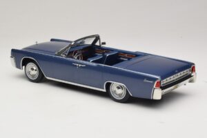 Lincoln Continental Convertible Синьо Металик The Lincoln Lawyer KK-Scale 1:18 KKDC181522 Метал — снимка 6 от 7