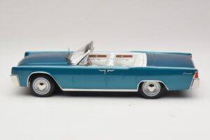 Lincoln Continental Convertible Тюркоазено Металик KK-Scale 1:18 KKDC181524 Метал — снимка 4 от 7