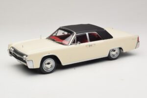 Lincoln Continental Convertible Бял John F. Kennedy KK-Scale 1:18 KKDC181523 Метал — снимка 2 от 7