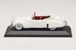 Lincoln Continental Кабриолет Бял Minichamps 1:43 Lincoln Continental Кабриолет Бял Minichamps 1:43 400082501 Метал