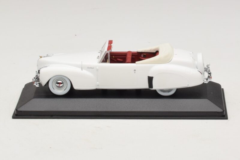Lincoln Continental Кабриолет Бял Minichamps 1:43 400082501 Метал