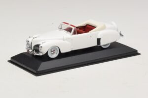 Lincoln Continental Кабриолет Бял Minichamps 1:43 400082501 Метал — снимка 2 от 5