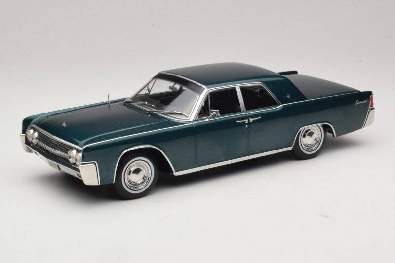 Lincoln Continental Тъмнозелен Металик Matrix Reloaded & Revolutions KK-Scale 1:18 KKDC181481 Метал