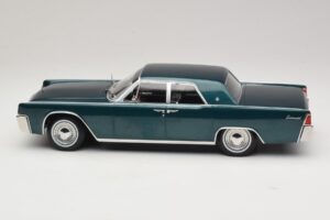 Lincoln Continental Тъмнозелен Металик Matrix Reloaded & Revolutions KK-Scale 1:18 KKDC181481 Метал — снимка 3 от 6