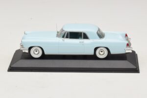 Lincoln Continental Mark II Светло Син Minichamps 1:43 Lincoln Continental Mark II Светло Син Minichamps 1:43 400082304 Метал