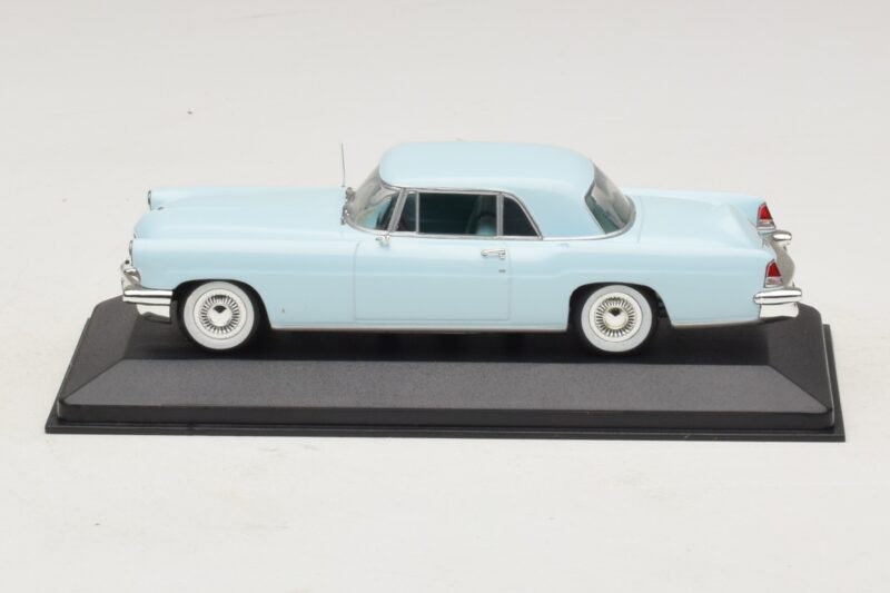 Lincoln Continental Mark II Светло Син Minichamps 1:43 400082304 Метал
