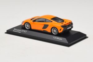 McLaren 675LT Оранжев Minichamps 1:43 537154421 Метал — снимка 3 от 5