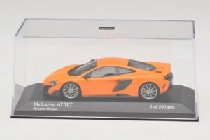 McLaren 675LT Оранжев Minichamps 1:43 537154421 Метал — снимка 4 от 5