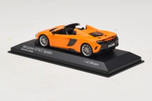 McLaren 675LT Spider Оранжев Minichamps 1:43 537154431 Метал — снимка 3 от 5