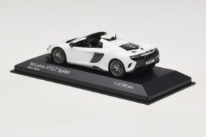 McLaren 675LT Spider Silica White Minichamps 1:43 537154432 Метал — снимка 3 от 5
