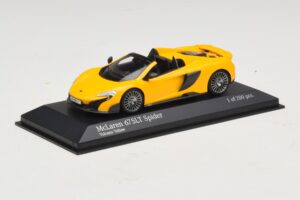 McLaren 675LT Spider Volcano Yellow Minichamps 1:43 537154430 Метал — снимка 2 от 5